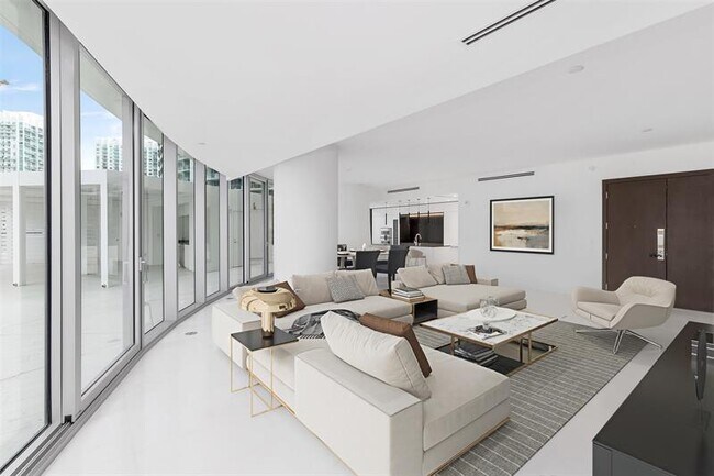 Building Photo - 300 Biscayne Blvd Way