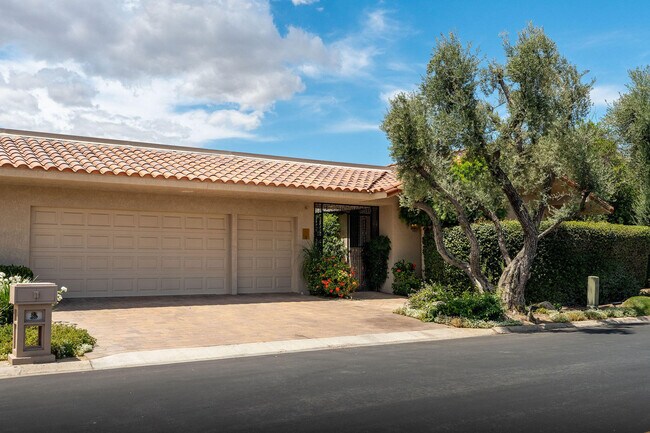 Building Photo - 5 Stanford Dr