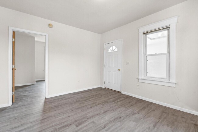 Building Photo - 2 Bedroom Townhouse Apartment- SECTION 8 F...