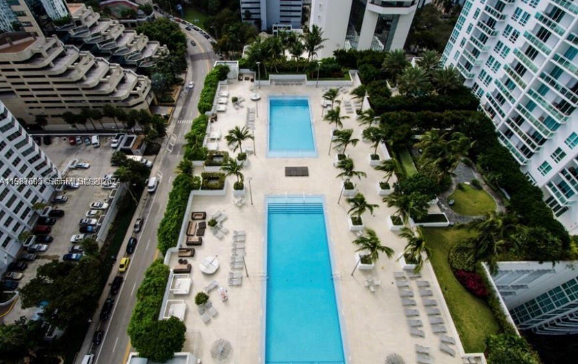 Building Photo - 950 Brickell Bay Dr