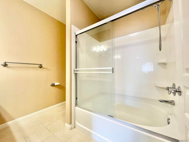 Building Photo - 3857 Pell Plz