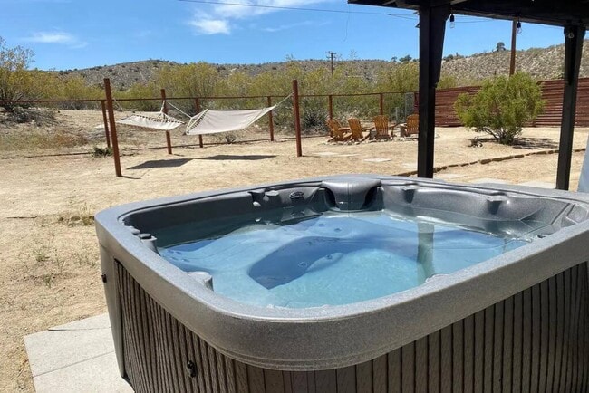 Building Photo - 57405 Navajo Trl