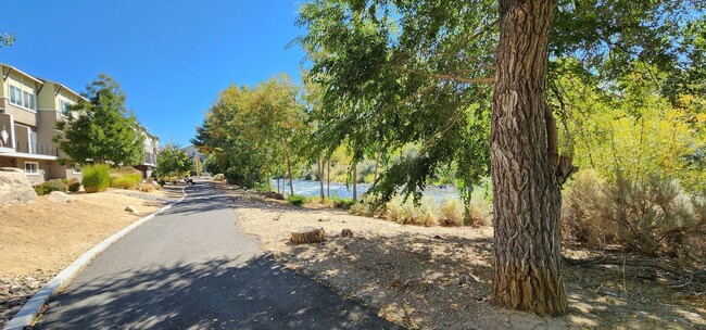 Building Photo - 3 bedroom condo with views of the Truckee ...