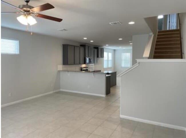 Building Photo - 328 La Escalera Dr