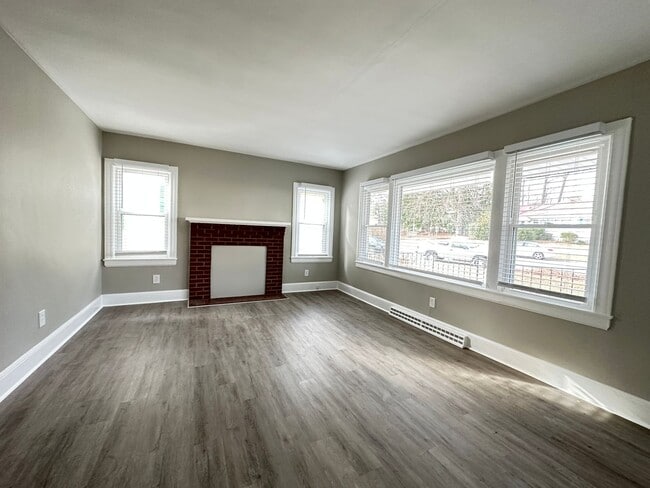 Building Photo - Newly Renovated Charming Home for Rent in South Hill