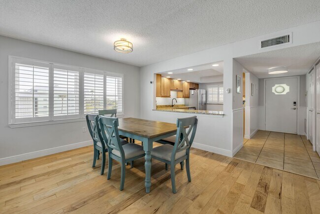 Building Photo - New Smyrna Fully Furnished 2BD/2BA Beach Condo in Waterfront Community!