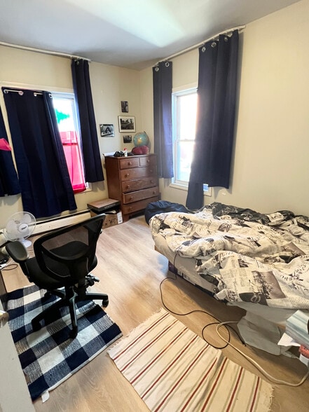 Building Photo - 6 Wise St