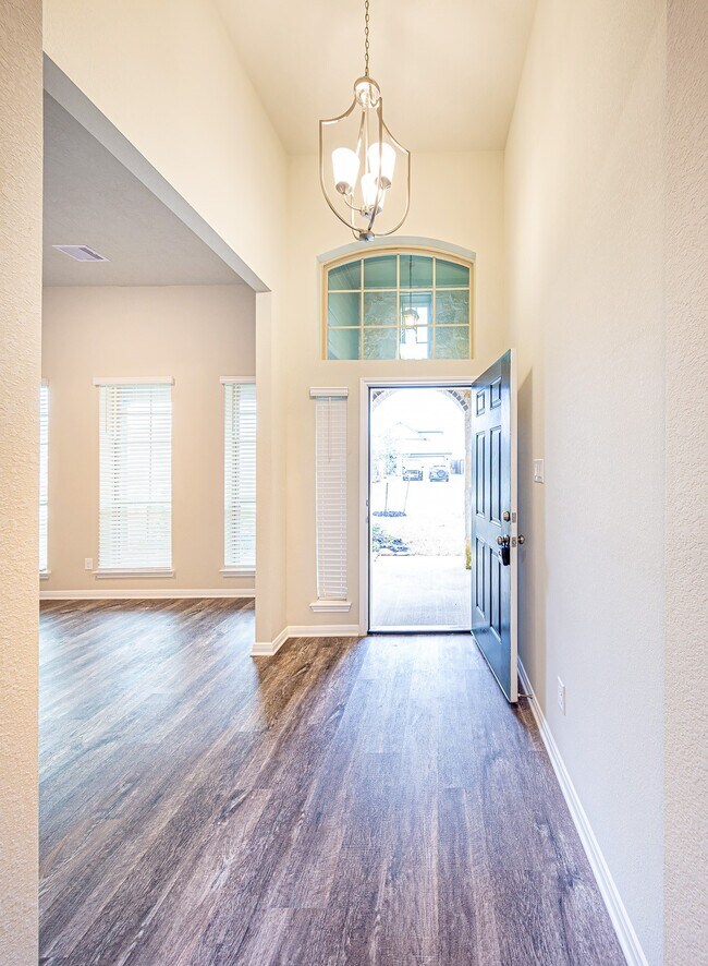 Building Photo - 3032 Stonebriar Ct