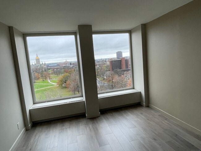 Building Photo - 1 Gold St