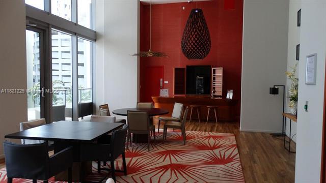 Building Photo - 1300 Brickell Bay Dr