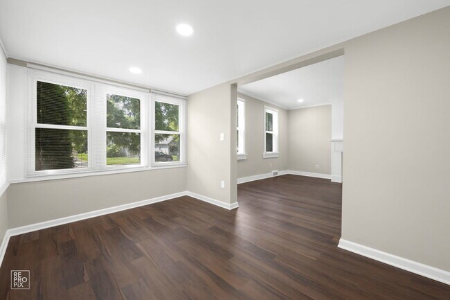 Building Photo - 714 E Jackson St