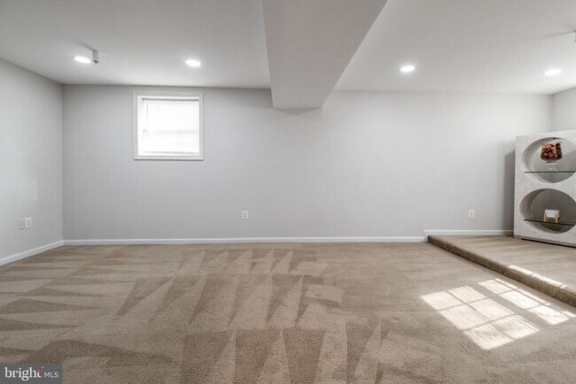 Building Photo - 7602 Mezmer Ln