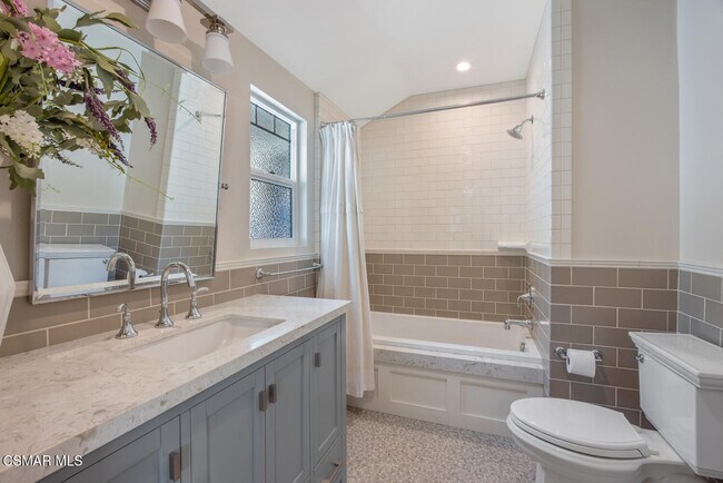 Building Photo - 800 Lake Sherwood Dr