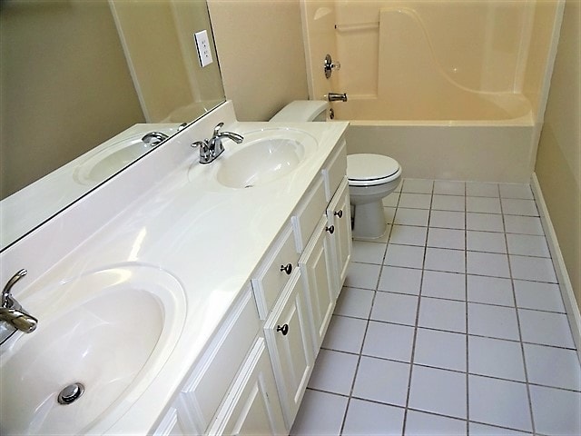 Building Photo - 4070 Lake Russell Court