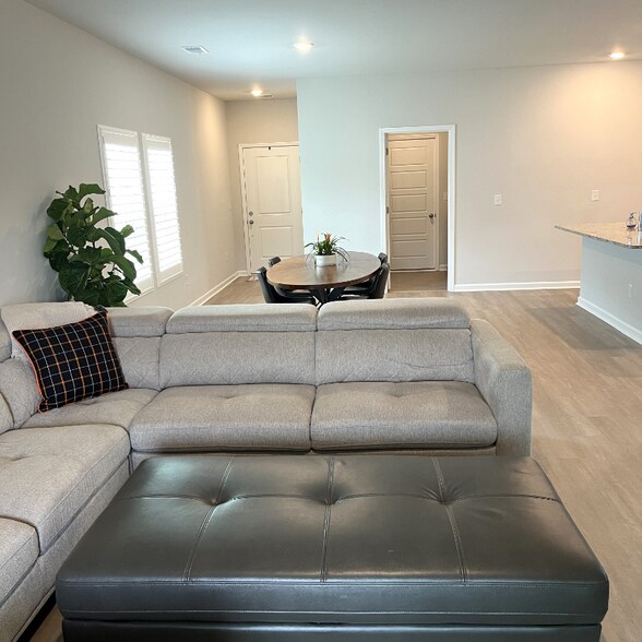 Building Photo - 8160 Forest Edge Dr