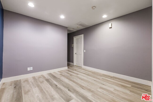 Building Photo - 1112 S Highland Ave