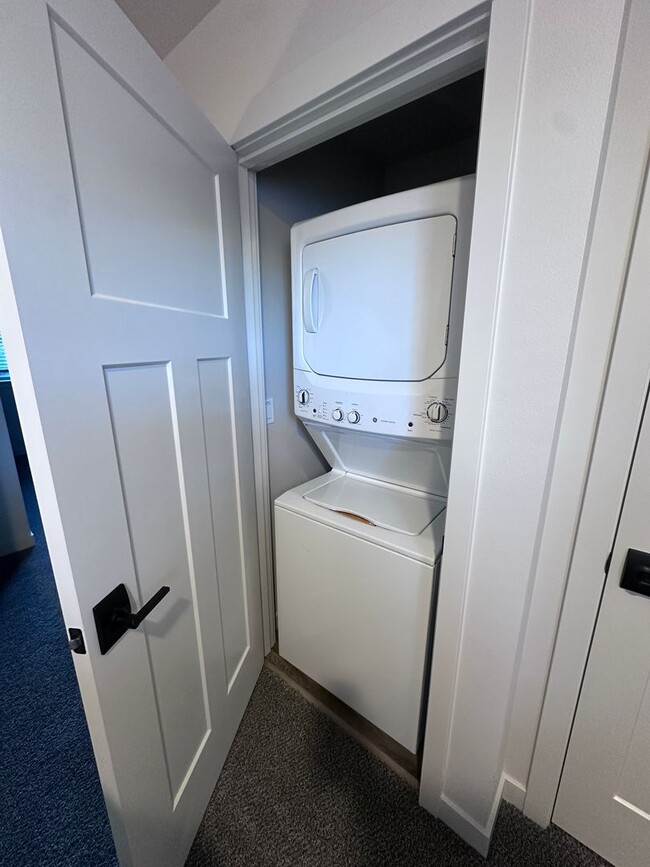 Building Photo - BRAND NEW 2 Bedroom - Available 5/5