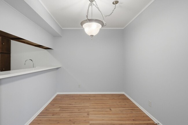 Building Photo - 8702 Village Dr