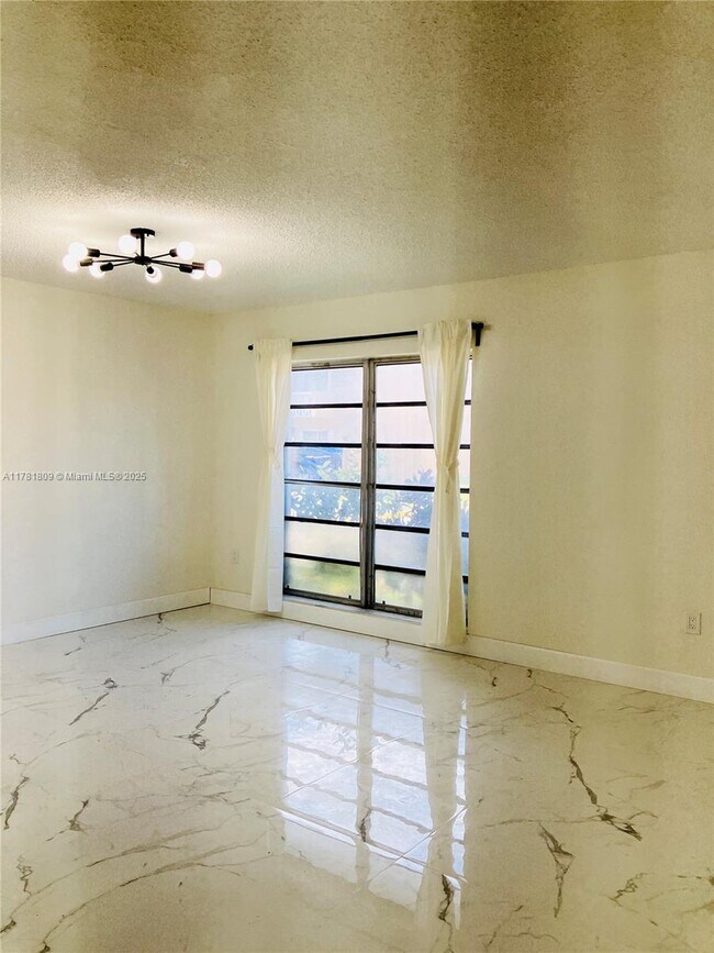 Building Photo - 17190 SW 94th Ave