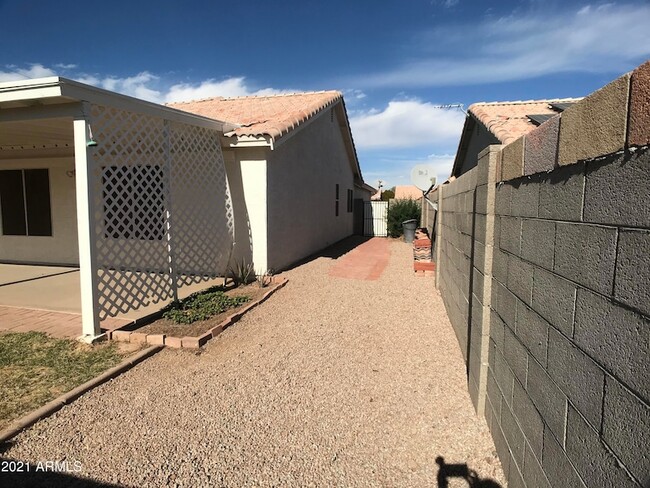 Building Photo - 381 E Bart Dr