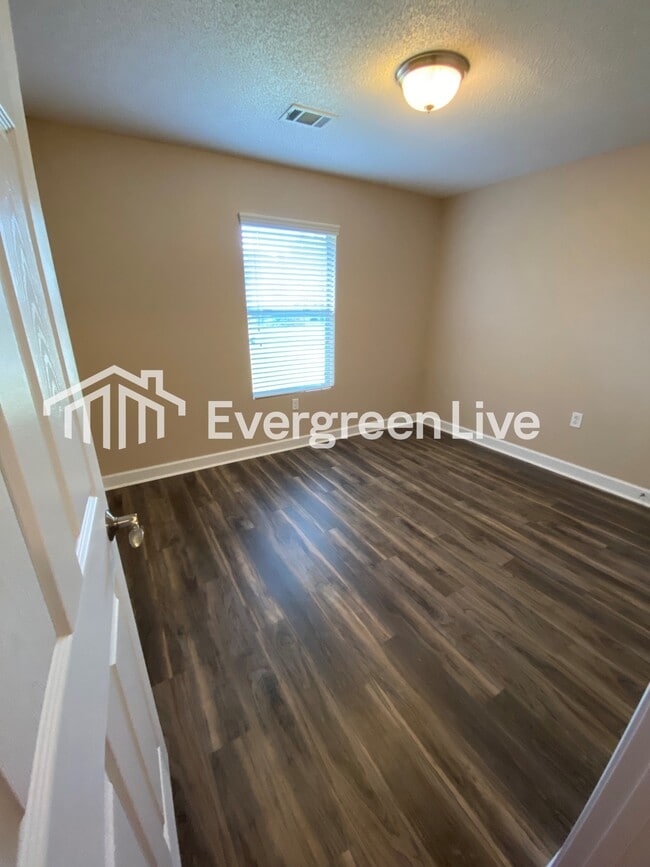 Building Photo - 72 Voda Ct