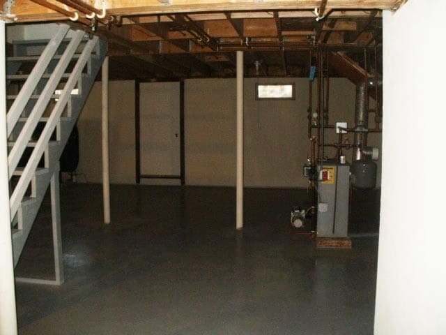 Building Photo - Spacious 3–4 Bedroom Home on Wooded Lot wi...