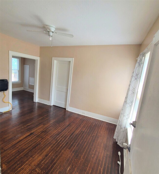 Building Photo - 4414 Woodside St