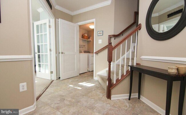 Building Photo - 7548 Honey Locust Ln
