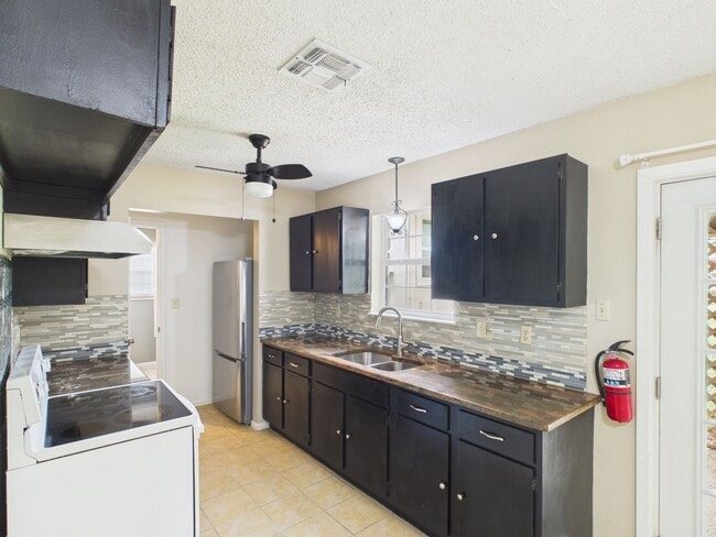 Building Photo - Room to Live, Room to Relax – Spacious 3-Bedroom Home