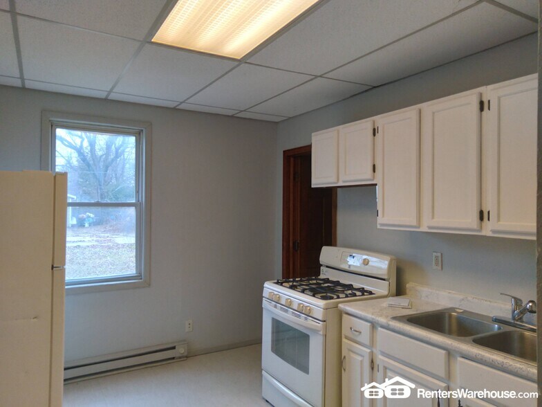 Building Photo - 225 3rd Ave S