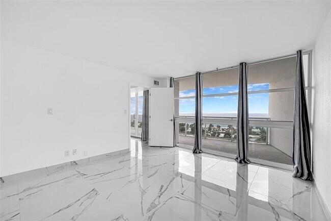 Building Photo - 2841 N Ocean Blvd