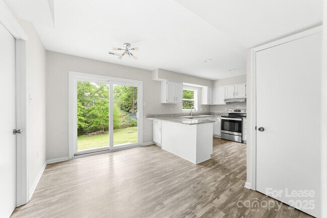 Building Photo - 616 Silversmith Ln
