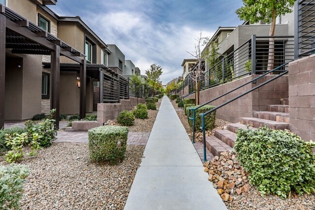 Building Photo - 3 Bed Nicely Upgraded Summerlin TownHome