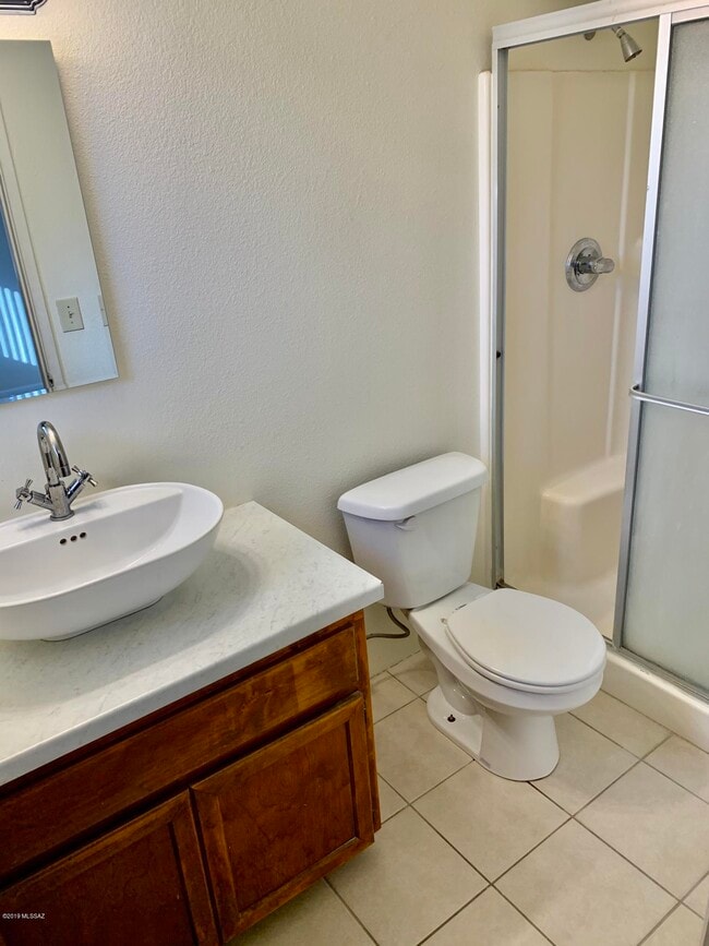 Building Photo - 925 N Evergreen Dr
