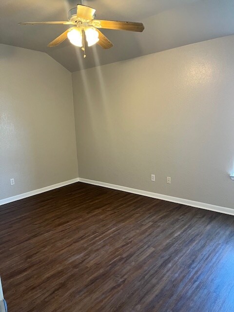 Building Photo - 2103 Agate Dr