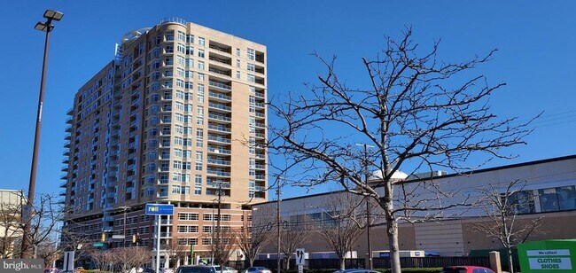 Building Photo - 5750 Bou Ave