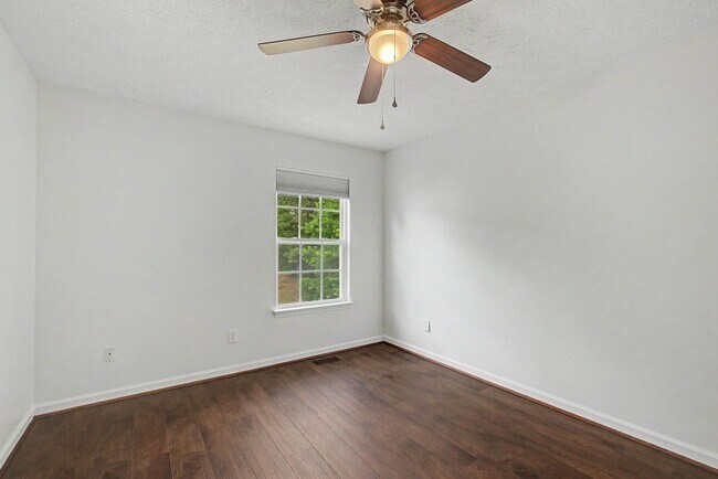 Building Photo - Beautiful home you won't want to miss!