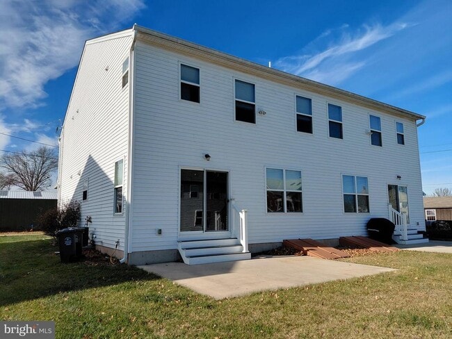 Building Photo - 912 Cemetery Rd