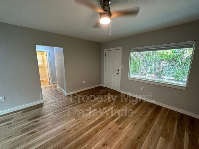 Building Photo - 1211 N Osceola Ave