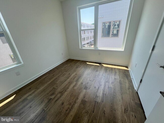 Building Photo - 3010 Pierview Walk