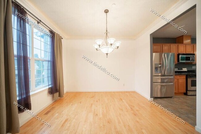 Building Photo - Bright & Elegant 3-Bedroom w/ Study and En...