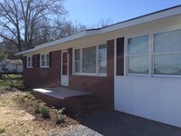 Building Photo - 505 Warren Rd NE