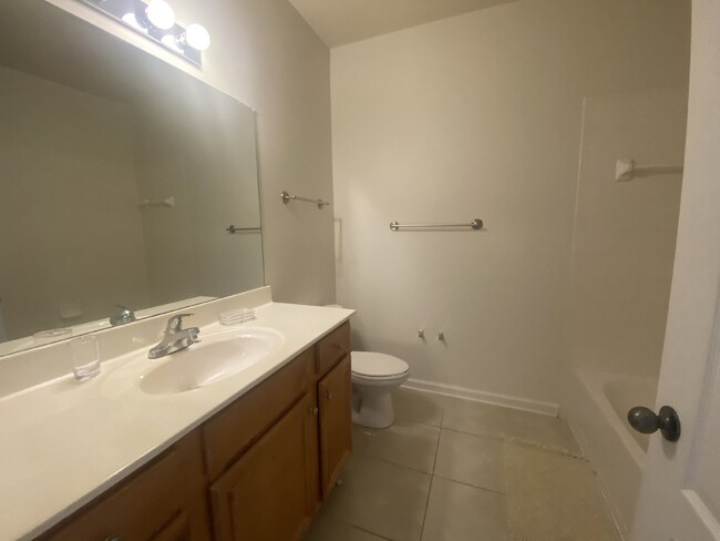 Building Photo - FOR RENT:  3 Bedroom 2 Bathroom Condo w/at...