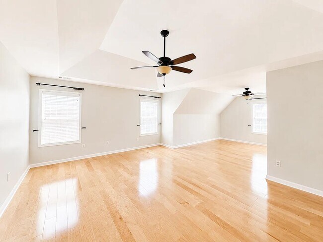 Building Photo - 10 Lynell Pl