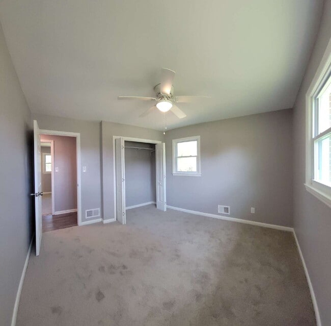 Building Photo - Spacious 3 Bedroom Home in District 6 – Re...