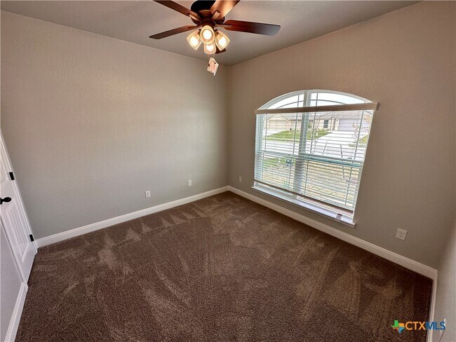 Building Photo - 1527 Sideoats Ln