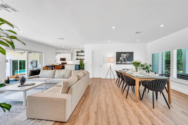 Building Photo - 549 NE 14th Ave