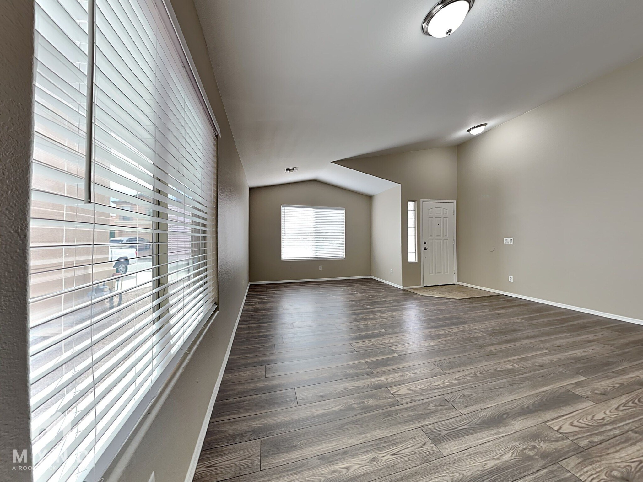 Building Photo - 1034 E Saddle Way