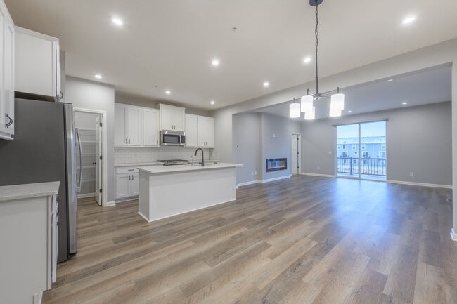 Building Photo - Awesome maple grove 5 bed 4 bath townhome! Pond views, 2 years old!