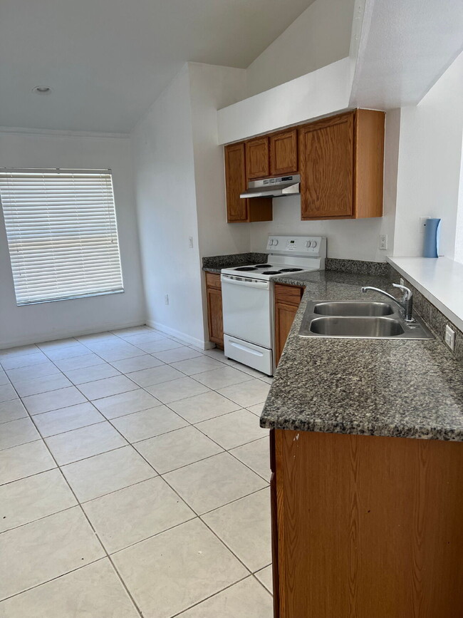 Building Photo - 4 Bedroom 3 Bath Single Family Home